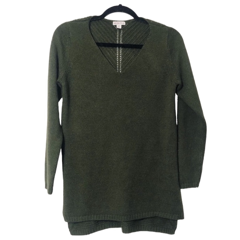 back design v-neck sweater s/small